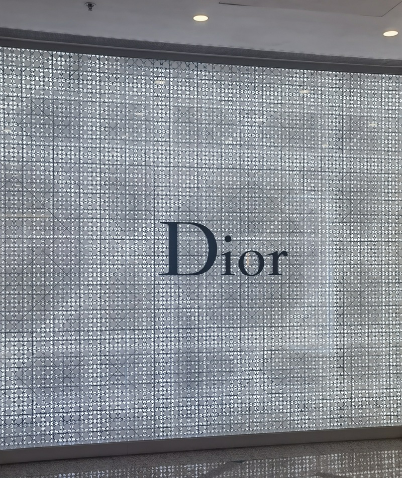Dior texture art glass